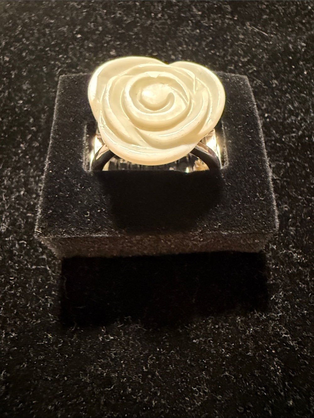 NWT White Rose Ring - Picture 4 of 6